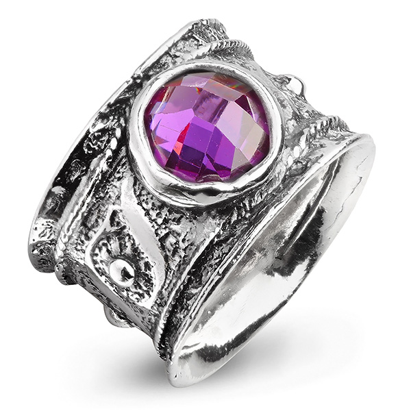 

Серебряное кольцо Yaffo с фианитом цвета Аметист SAR928