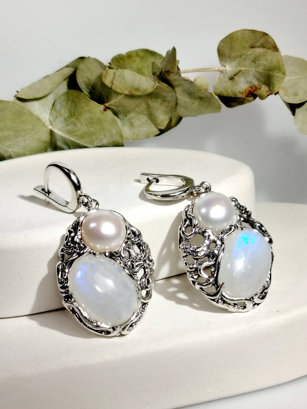 Серебряные серьги ETERI с лунным камнем и жемчугом