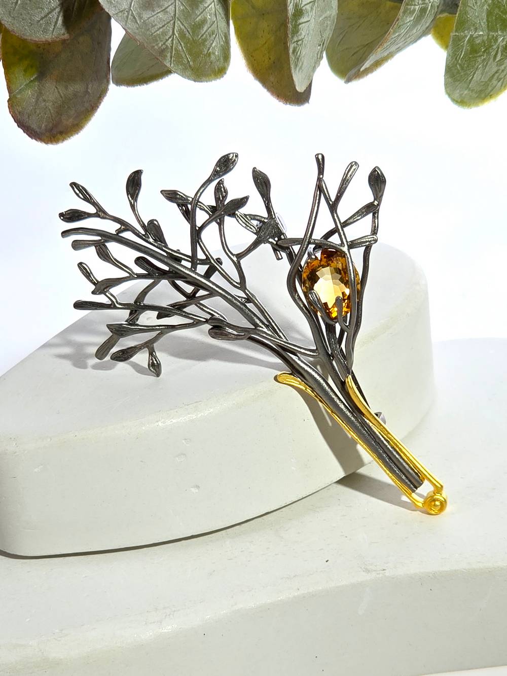 Серебряная брошь