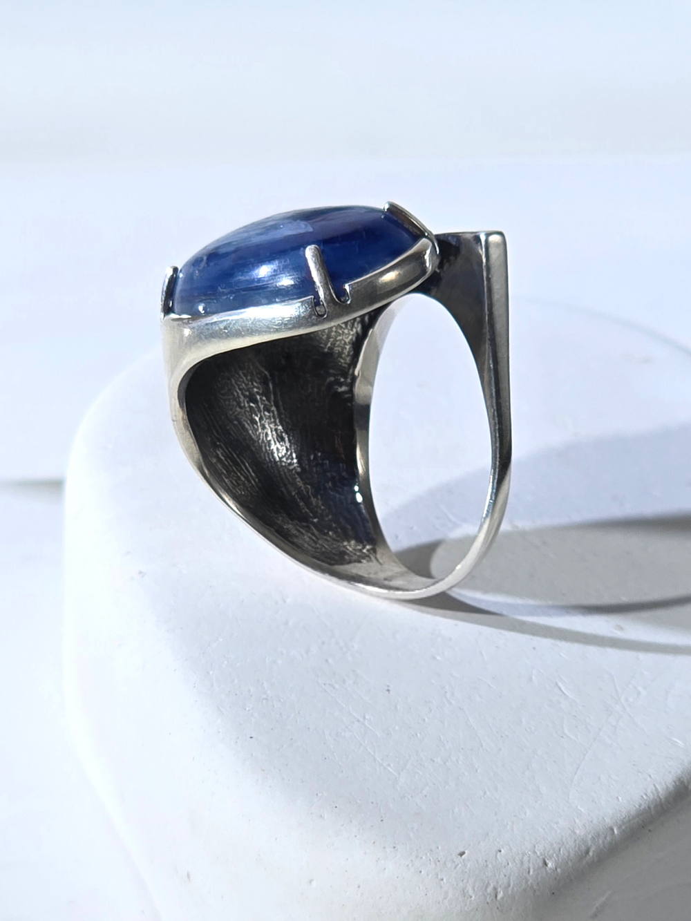 Серебряное кольцо ETERI с кианитом