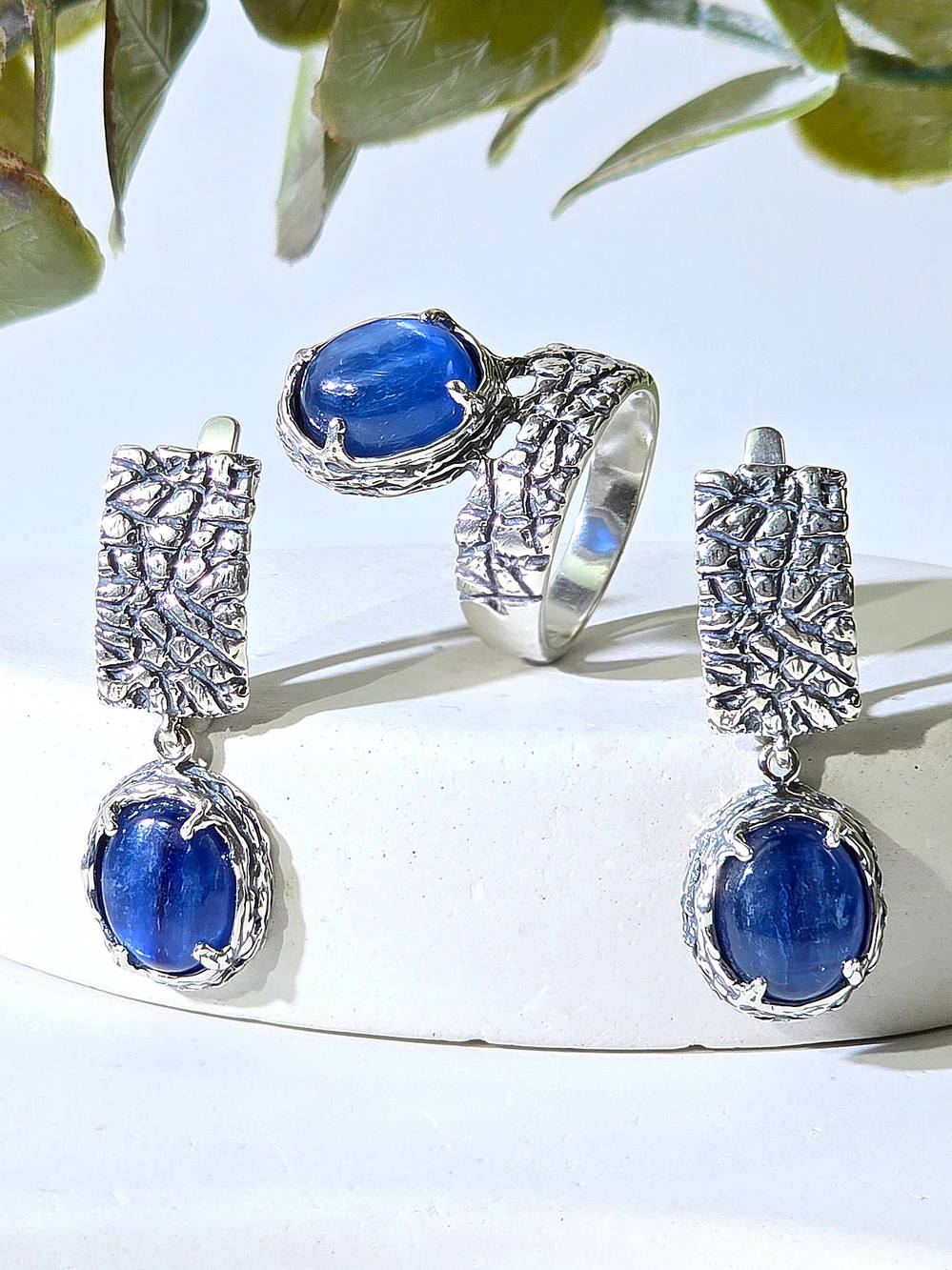 Серебряное кольцо ETERI с кианитом