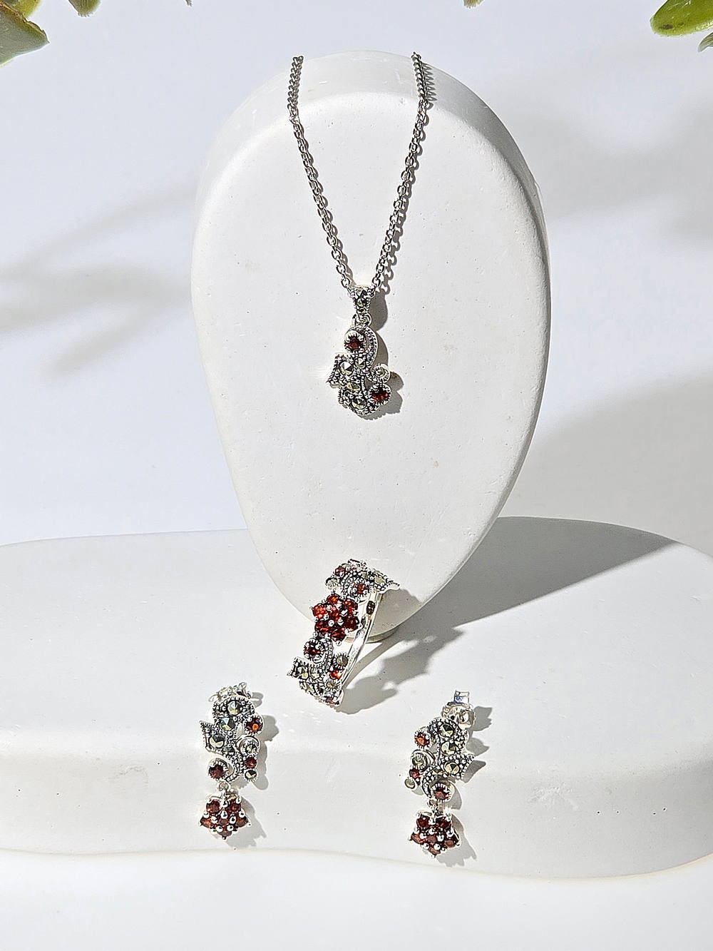 Серебряное кольцо ALEXANDRE VASSILIEV с гранатом и марказитами Swarovski