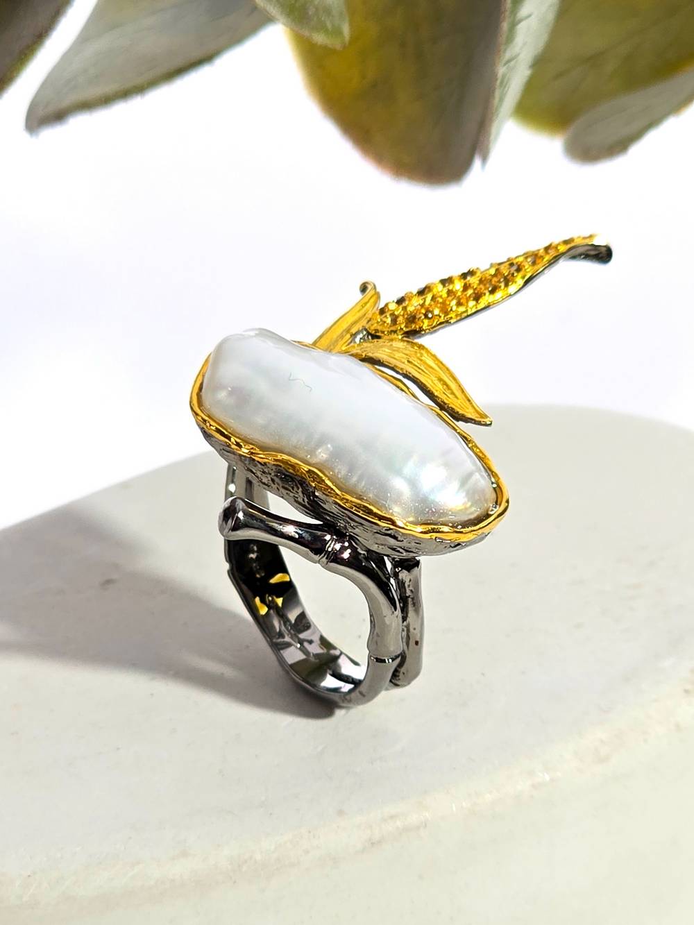 Серебряное кольцо с жемчугом и цитринами