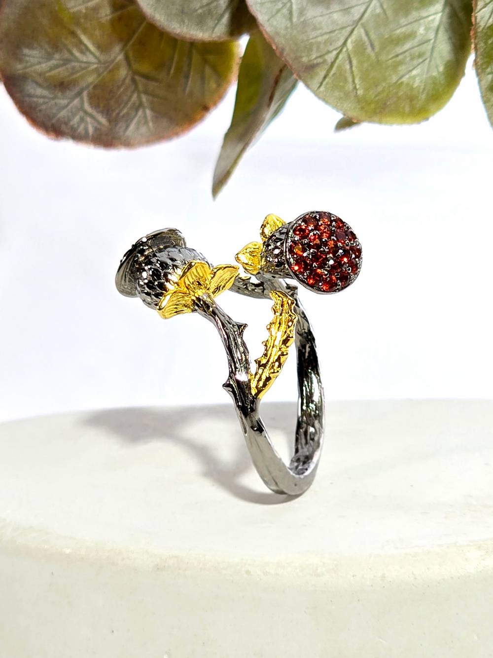 Серебряное кольцо с гранатом