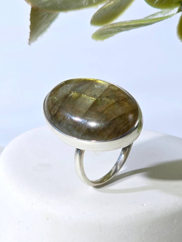 Серебряное кольцо ETERI с лабрадоритом