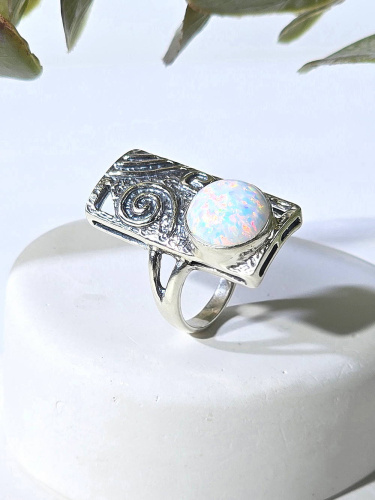 Серебряное кольцо ETERI с опалом