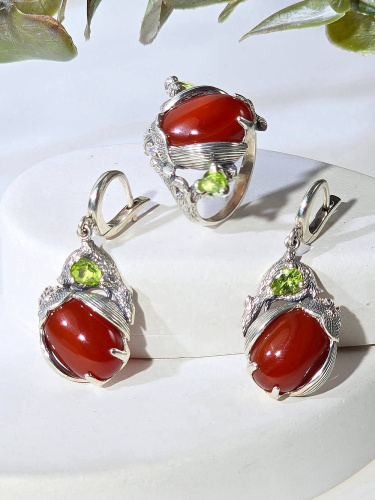 Серебряные серьги ETERI с сердоликом и хризолитом