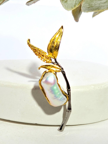 Серебряная брошь