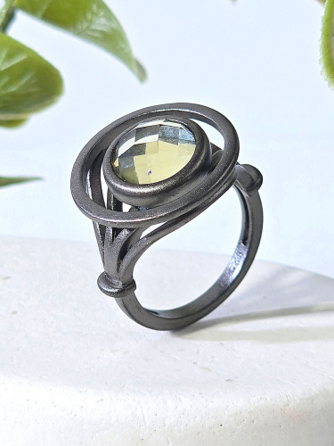 Серебряное кольцо ETERI с топазом