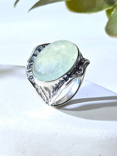Серебряное кольцо ETERI с пренитом