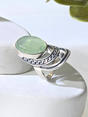 Серебряное кольцо ETERI с пренитом