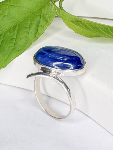 Серебряное кольцо с кианитом