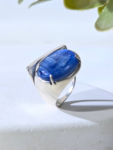Серебряное кольцо ETERI с кианитом