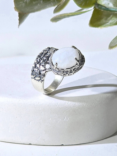 Серебряное кольцо ETERI с адуляром