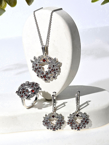 Серебряный кулон на цепи ALEXANDRE VASSILIEV с гранатом и марказитами Swarovski