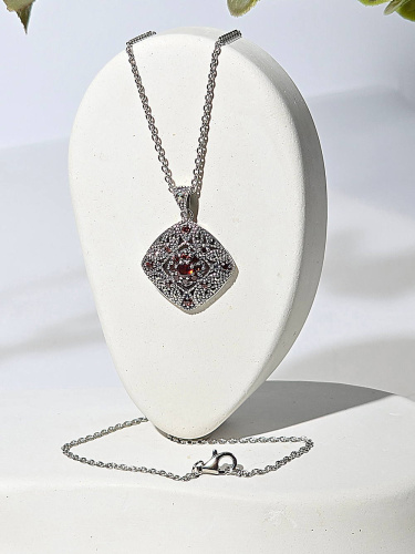 Кулон на цепи ALEXANDRE VASSILIEV с гранатами и марказитами Swarovski