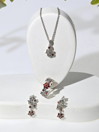 Кулон на цепи ALEXANDRE VASSILIEV с гранатами и марказитами Swarovski
