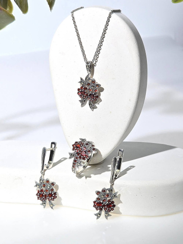 Кулон на цепи ALEXANDRE VASSILIEV с гранатами и марказитами Swarovski