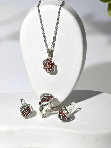Серебряное кольцо ALEXANDRE VASSILIEV с гранатом и марказитами Swarovski
