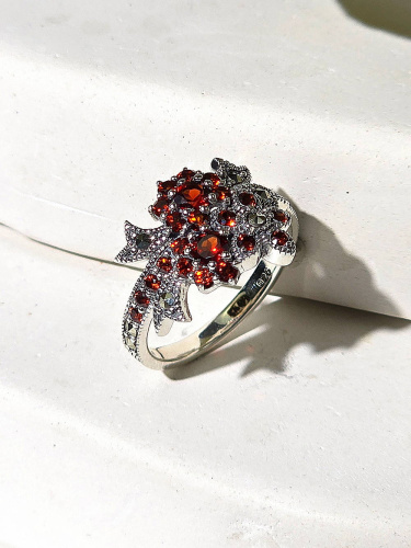 Серебряное кольцо ALEXANDRE VASSILIEV с гранатом и марказитами Swarovski