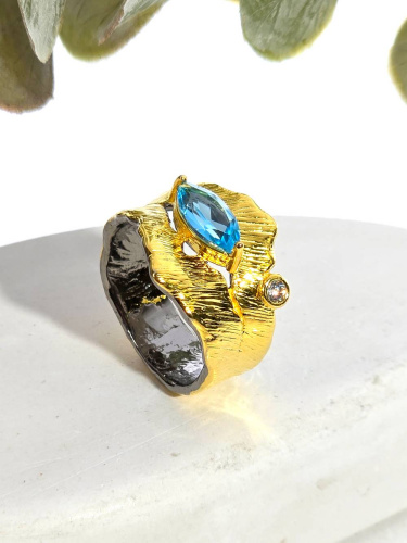 Серебряное кольцо с топазами